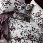 Декоруємо кімнату у теплому стилі: подушки, пледи та килими від Laura Ashley